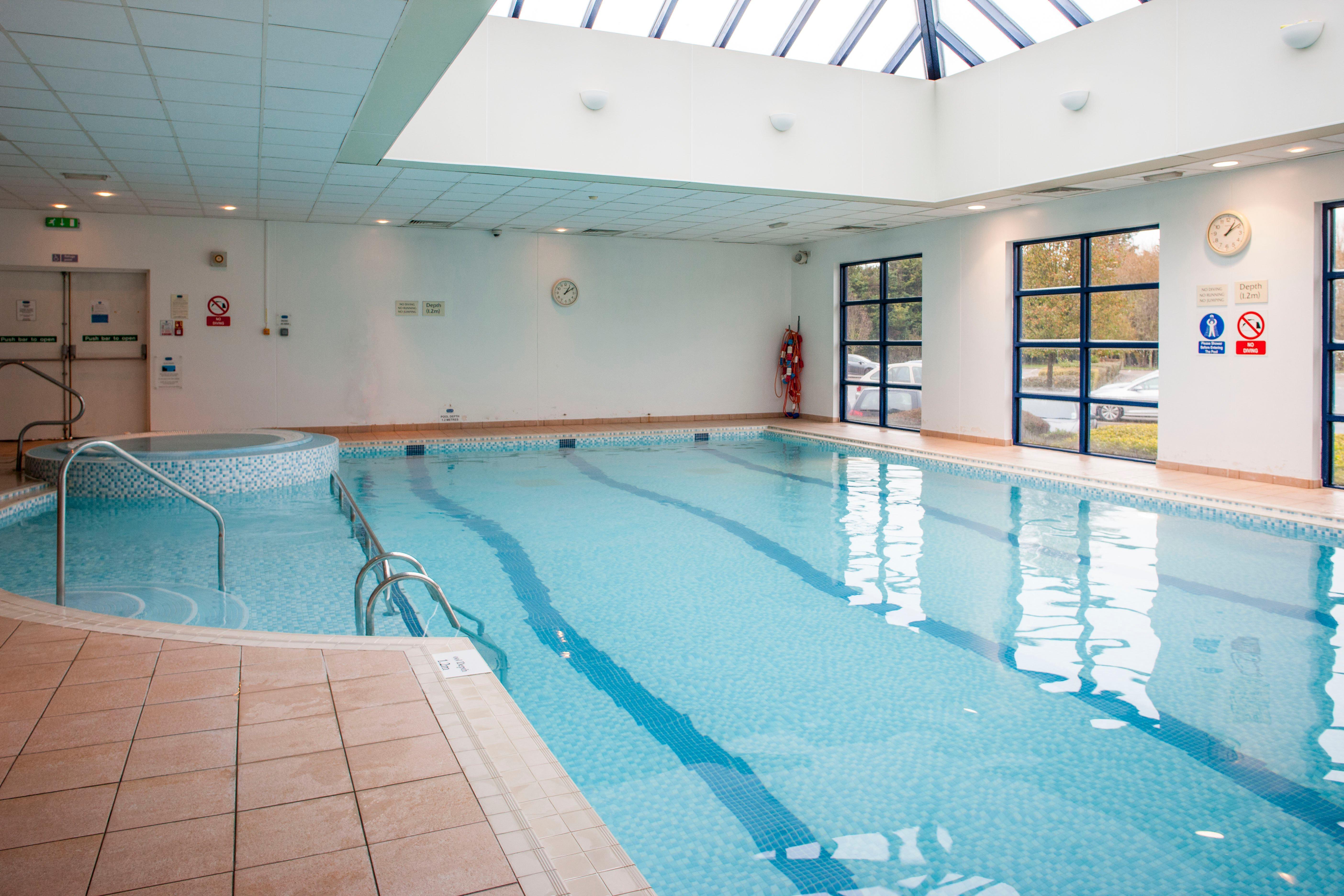 Holiday Inn London-Shepperton By Ihg Exterior photo
