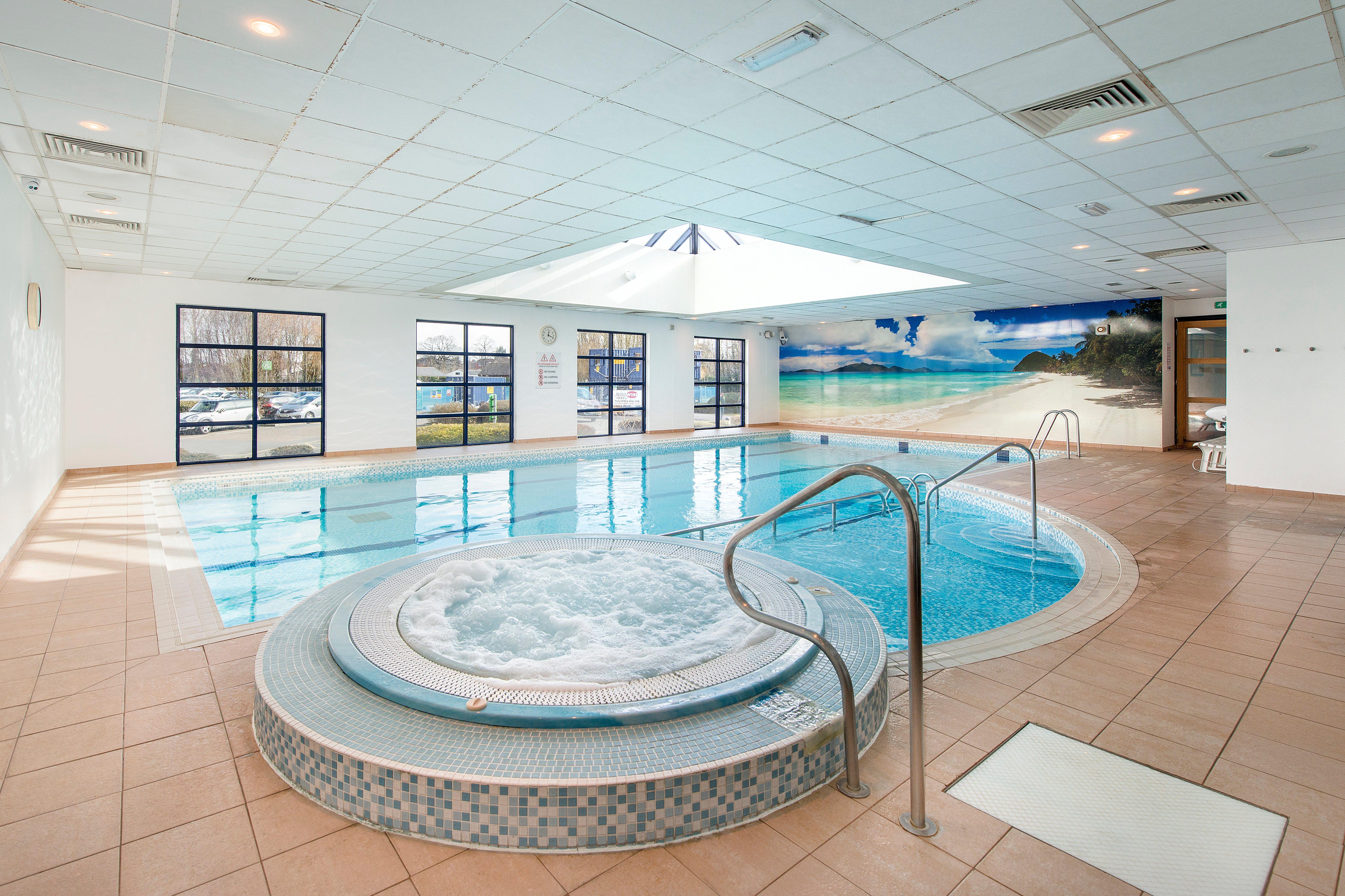 Holiday Inn London-Shepperton By Ihg Exterior photo