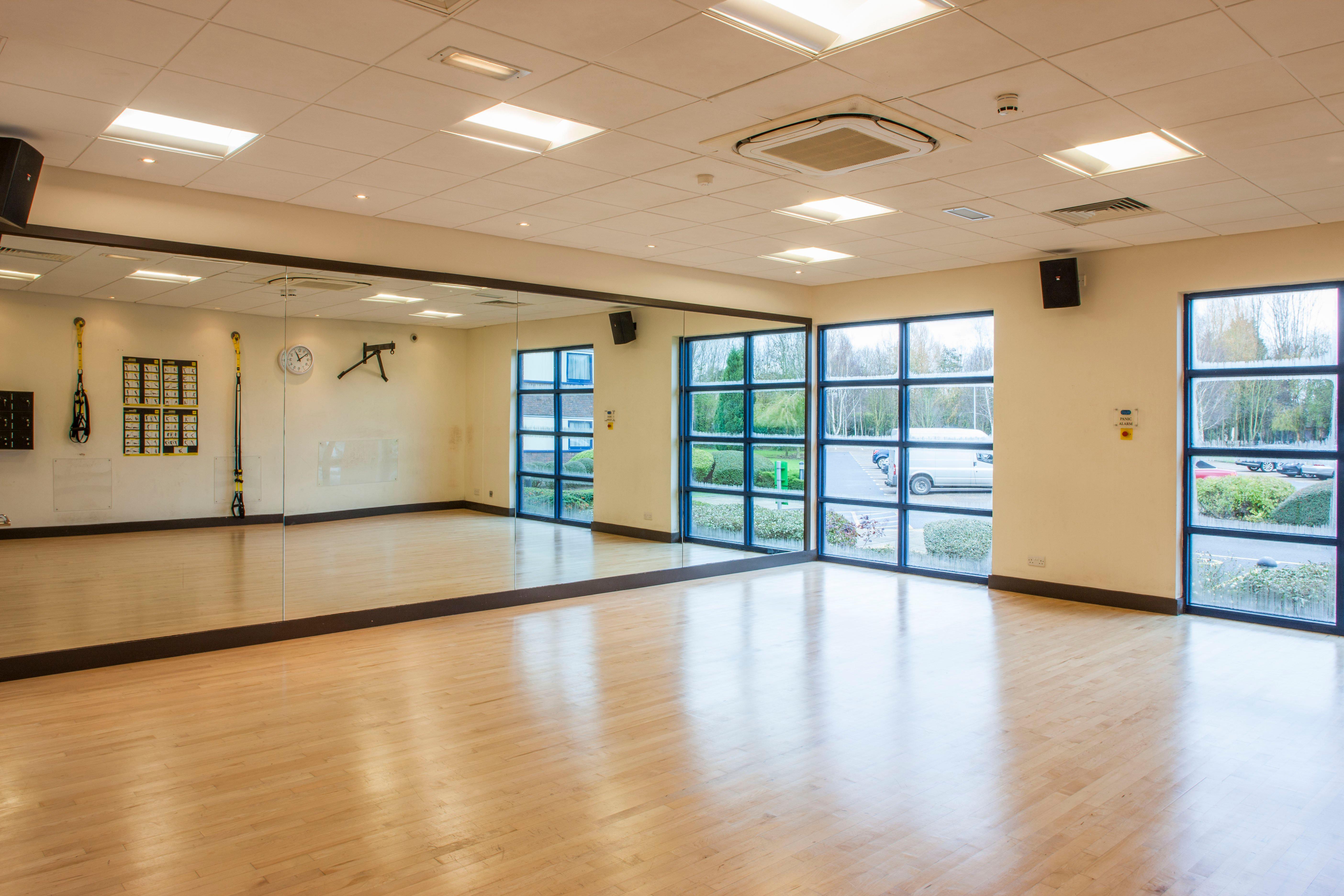 Holiday Inn London-Shepperton By Ihg Exterior photo