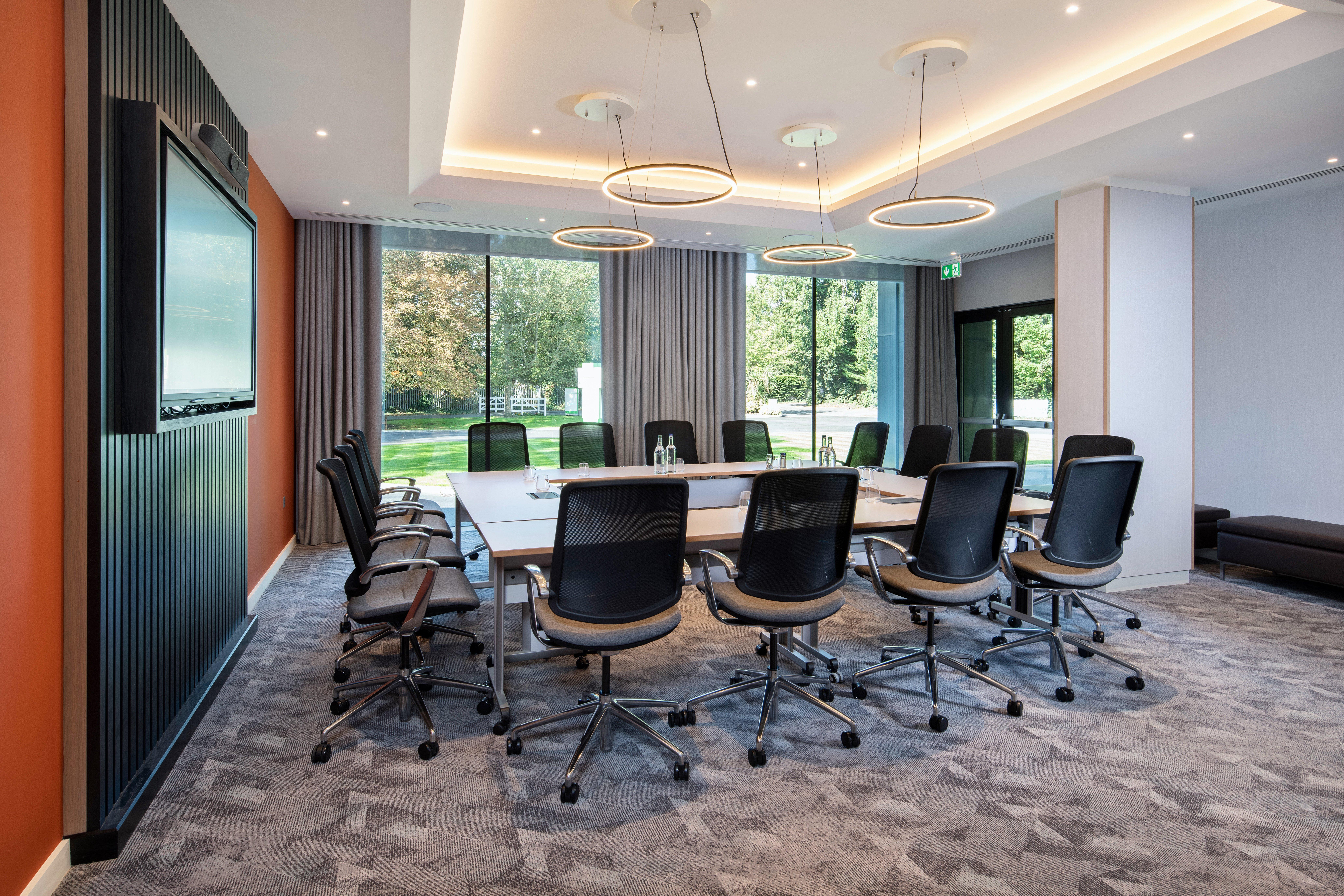 Holiday Inn London-Shepperton By Ihg Exterior photo