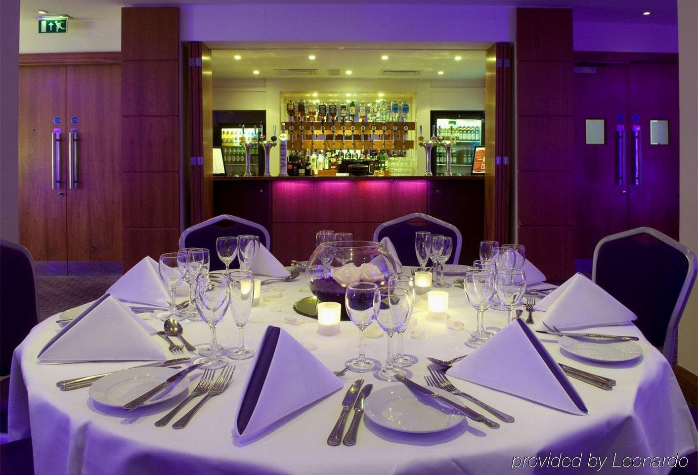 Holiday Inn London-Shepperton By Ihg Restaurant photo